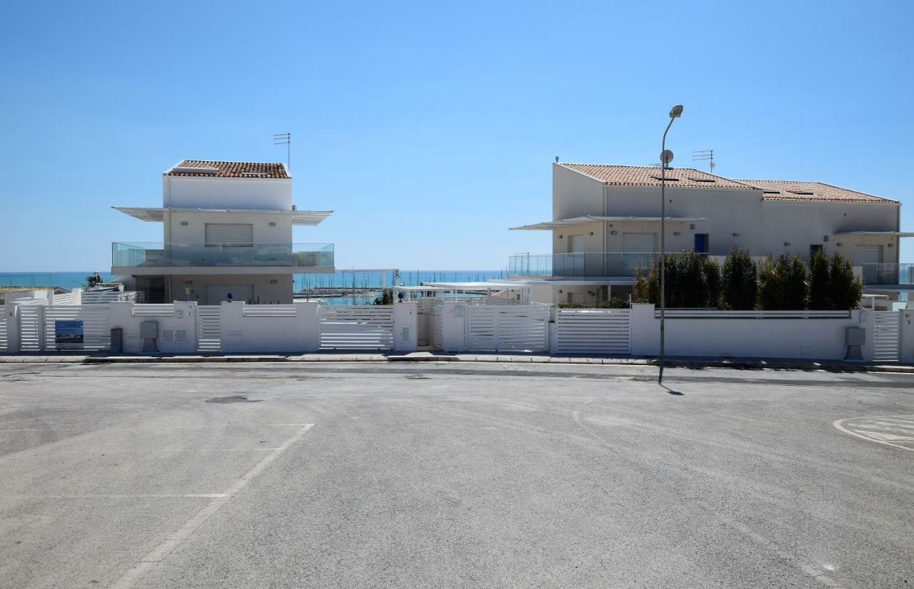Delposto Marina Di Ragusa Prl 外观 照片